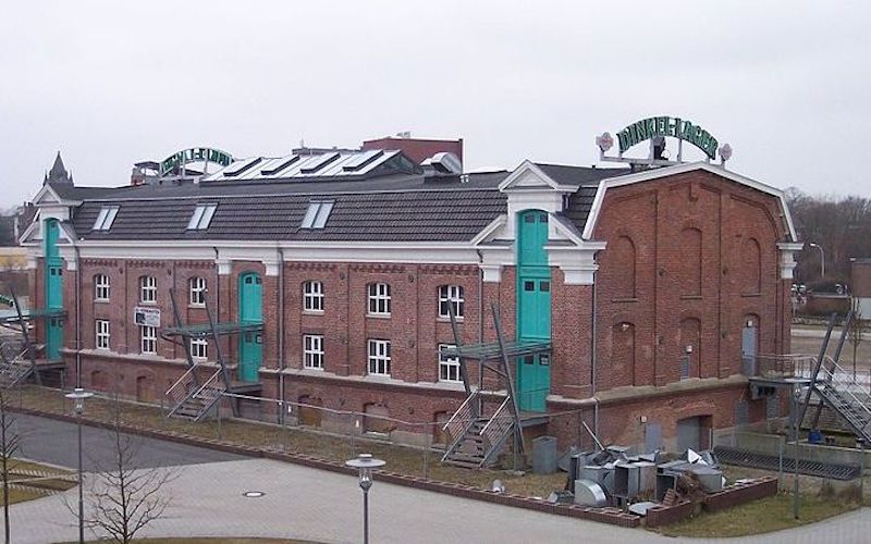 Zwangsversteigerung Gewerbegrundstücke, bebaut mit einem Bürogebäude mit Anbau und einer Gewerbehalle in 30165 Hannover