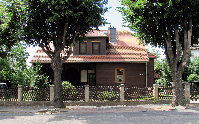 Zwangsversteigerung Zweifamilien-Doppelhaushälfte und Nebengebäuden in 45966 Gladbeck
