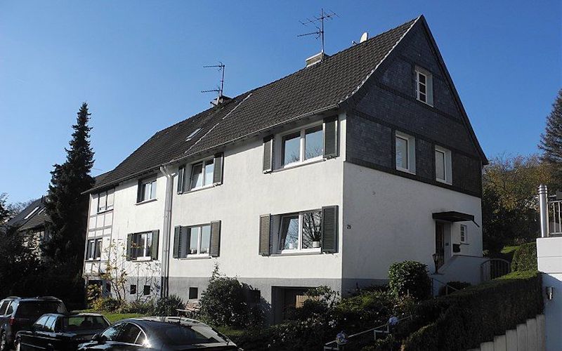 Zwangsversteigerung Doppelhaushälfte mit Doppelgarage und unbebautes Grundstück in 39114 Magdeburg