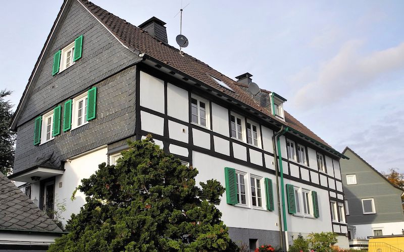 Zwangsversteigerung Doppelhaus nebst Werkstatt sowie Gartenland in 40625 Düsseldorf