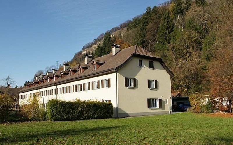 Zwangsversteigerung Reihenmittelhaus mit Anbau und Garage in 52531 Übach-Palenberg